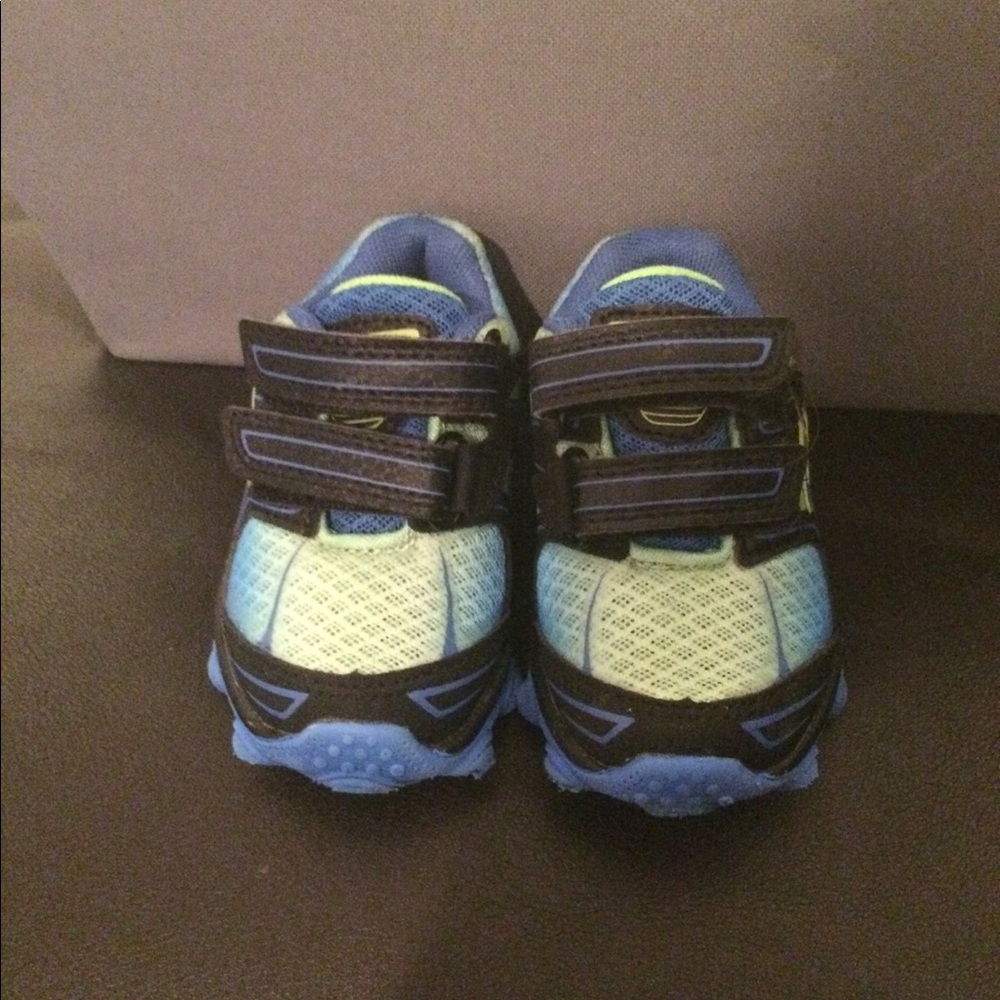 Geofoam toddler sneakers